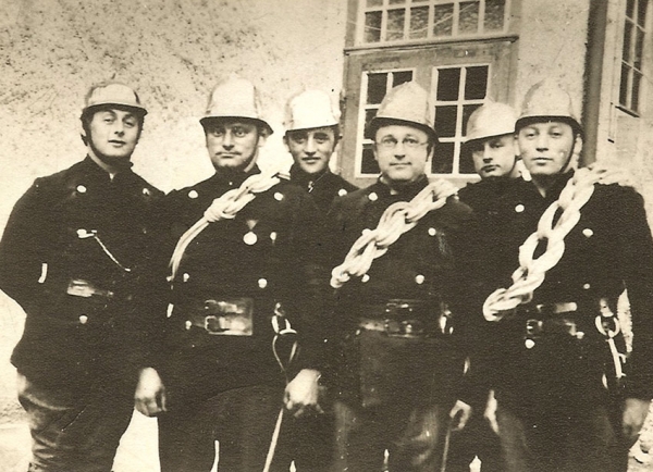 Die jüdischen Männer müssen die Feuerwehr 1933 verlassen