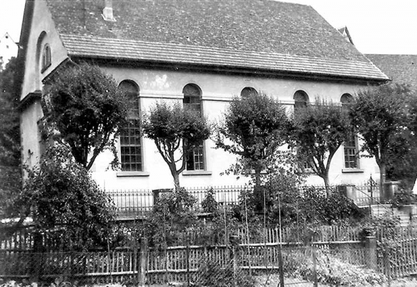 Synagoge mit Garten.